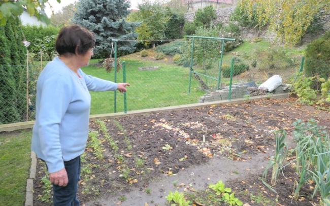Walczy z zalewaniem własnej posesji