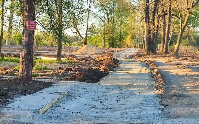 Trwają prace na terenie dawnego basenu