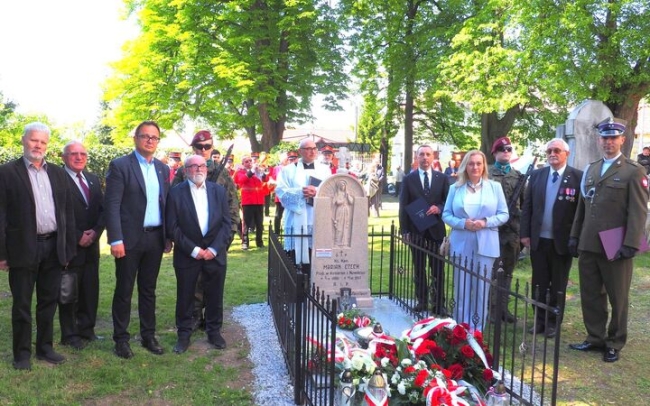Uhonorowano mogiłę księdza i żołnierza