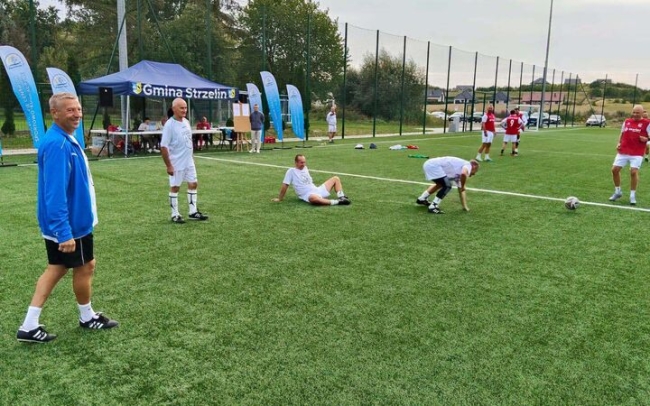 Doświadczeni piłkarze znów grali o puchary
