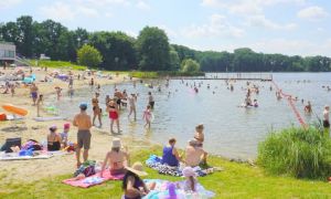 Turyści chętnie odwiedzają kąpielisko