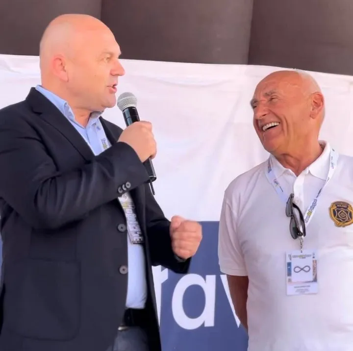 Wicemarszałek Bochnak i Czesław Lang podczas otwarcia 81. edycji Tour de Pologne we Wrocławiu