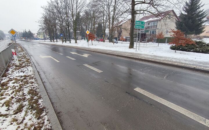 Gdzieś w tym miejscu (widok ul. Wojska Polskiego w kierunku Biedrzychowa) może powstać łącznik z ul Okrzei 