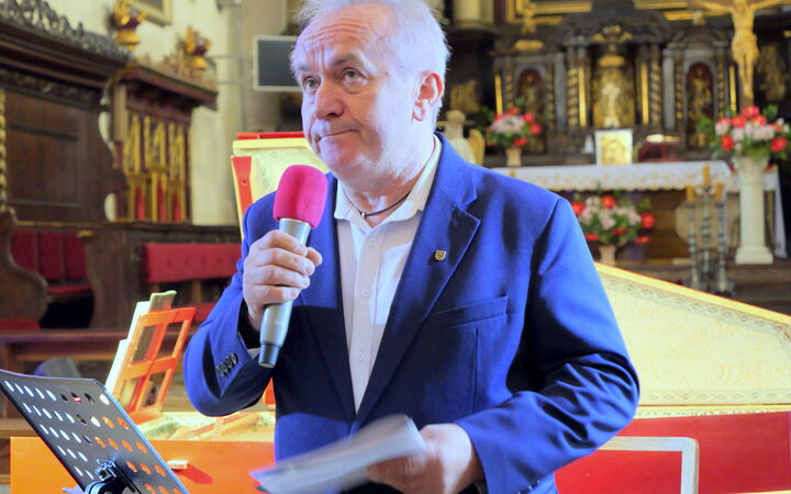 Dyrektor artystyczny festiwalu Andrzej Walus powitał słuchaczy i przedstawił program wydarzenia