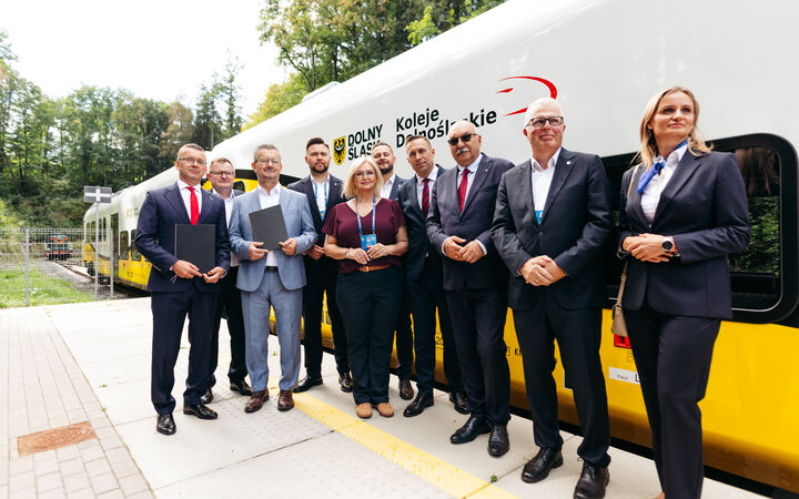 Drugiego dnia Forum zaprezentowano nowoczesny pociąg - ekodiesel firmy PESA Bydgoszcz