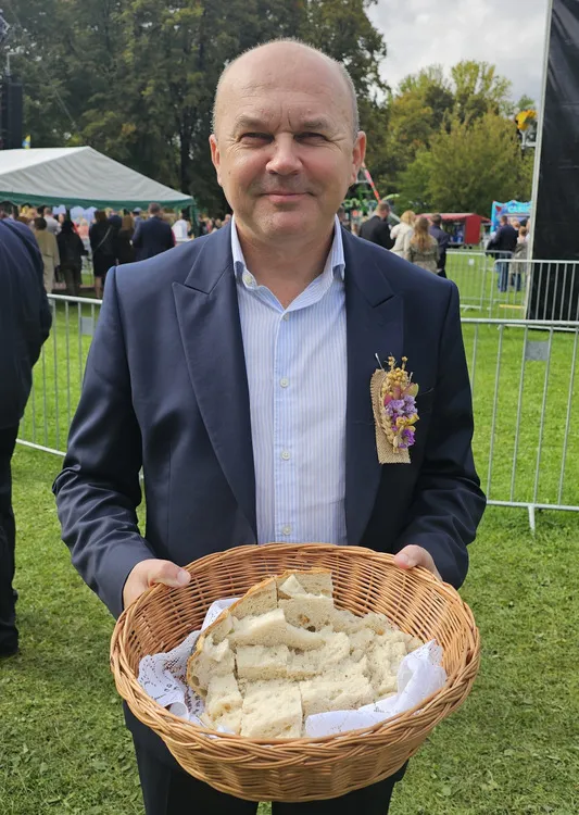 Wicemarszałek Wojciech Bochnak podczas obchodów Święta Patrona Miasta Strzelina