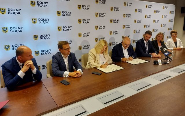 Porozumienie w sprawie otwarcia klasy łyżwiarstwa szybkiego podpisało Województwo Dolnośląskie, Polski Związek Łyżwiarstwa Szybkiego oraz Miasto Świdnica