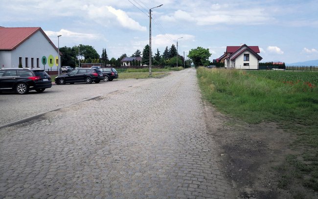 Dziś przy ul. Chmielowej w Kondratowicach próżno szukać związku z tą roślin. Jednak przed wielu laty były tu jej plantacje.