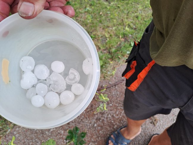 Grad był nawet wielkości piłki golfowej