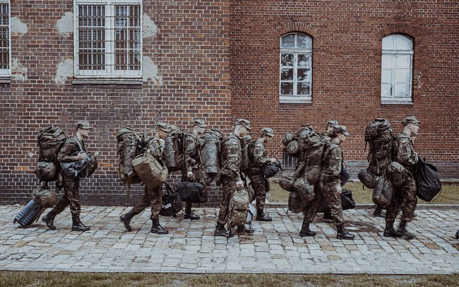 27.08.2021 – Leszno. 12 WBOT Powołanie żołnierzy do służby w WOT. Foto: DWOT