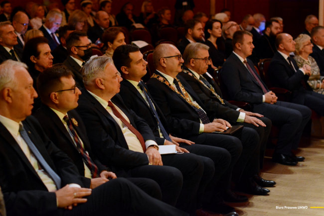 W ramach obchodów Święta Województwa w Operze Wrocławskiej odbyła się uroczysta sesja sejmiku województwa