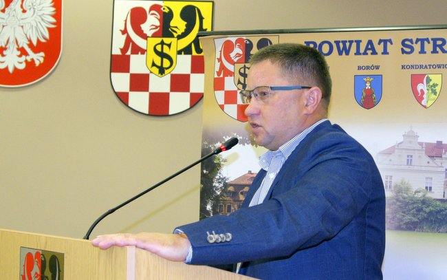 Radny Marek Warcholiński mówił o korupcji politycznej, o czym pisaliśmy w pierwszej części relacji z obrad Rady Powiatu Strzelińskiego