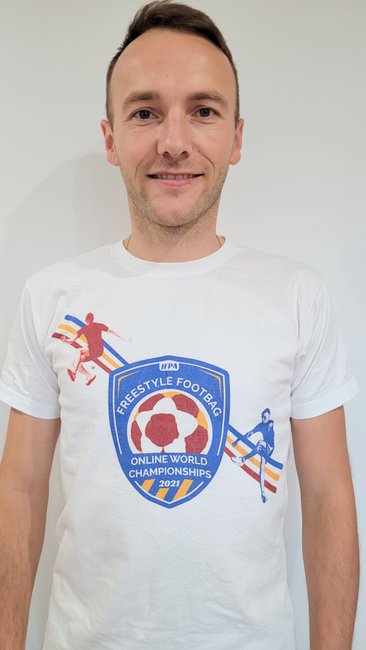 Rafał Kaleta w oficjalnej koszulce mistrzostw świata
