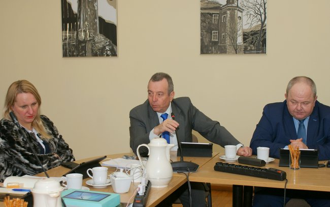 Korononawirusa nie można lekceważyć. Na zdjęciu od lewej Magdalena Krupa, Zbigniew Michułka i Mariusz Michułka