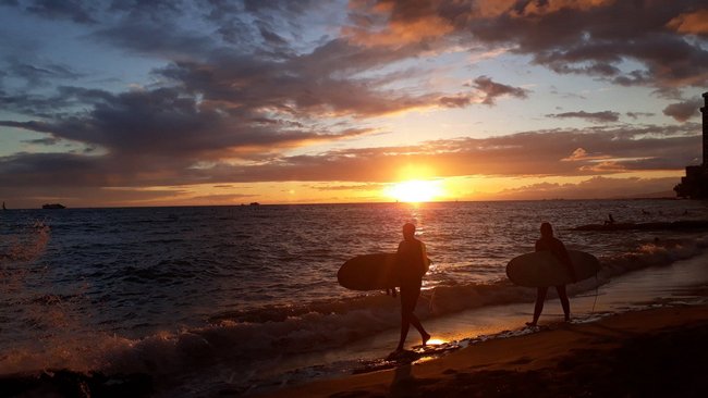 Zachód Słońca na plaży Waikiki 