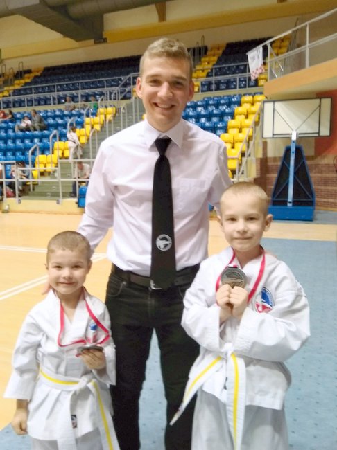 Pochodzący z Kuropatnika Filip Humelt z powodzeniem prowadzi szkółkę Taekwondo