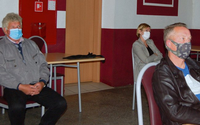 Sołtysi oglądali sesję w sali Gminnego Ośrodka Kultury