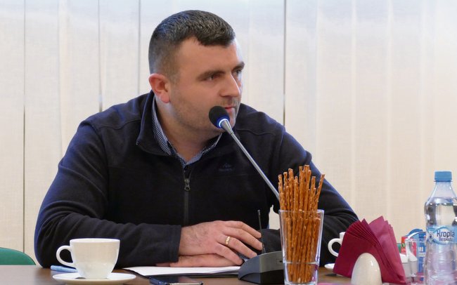 Konrad Świeżowski z Urzędu Gminy w Przewornie omówił projekt uchwały w sprawie linii komunikacyjnych w gminie Przeworno
