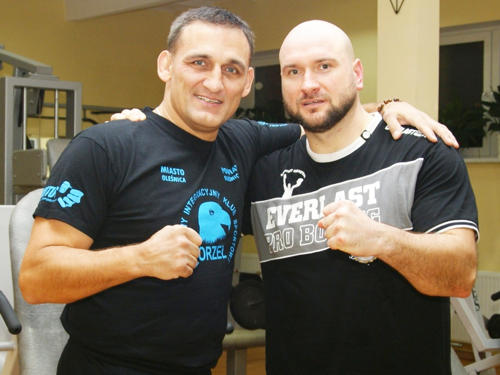 Wojtek Bartnik, (po lewej) i Marcin Drużga z Boxing Klub Strzelin tuż po wspólnym treningu