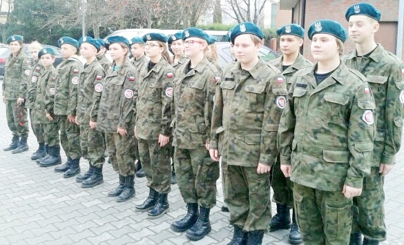 W gimnazjum nr. 2 powstała 24-osobowa pierwsza klasa mundurowa, do której uczęszcza 18 chłopców i 6 dziewczyn