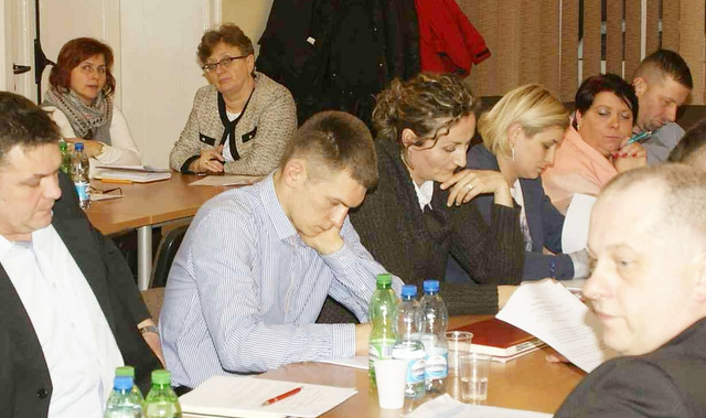 W sesji uczestniczyli radni, pracownicy urzędu gminy, dyrektorzy szkół i sołtysi