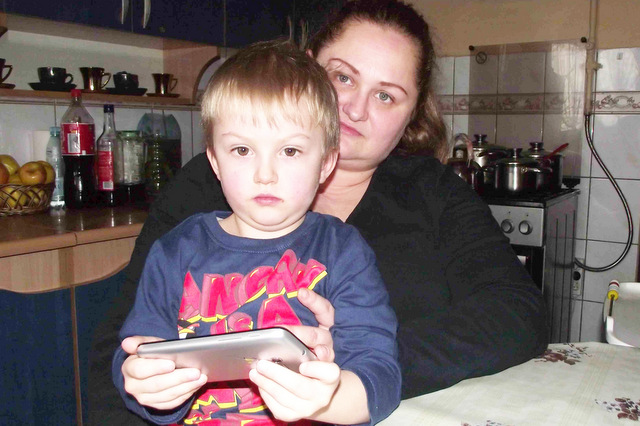 Rafał Dutka (na zdjęciu z mamą Iwoną) to bardzo pogodny i żywy czterolatek. Niestety, chłopczyk ma poważną wadę serca. Przeszedł już jedną operację, a w przyszłości czekają go kolejne