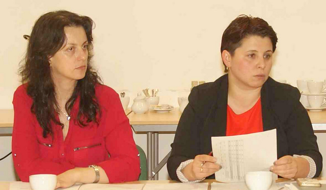 Elżbieta Mossoń, przewodnicząca rady (z prawej), przypomniała burmistrzowi o ważnym projekcie. Obok Ewa Schütterly, wiceprzewodnicząca