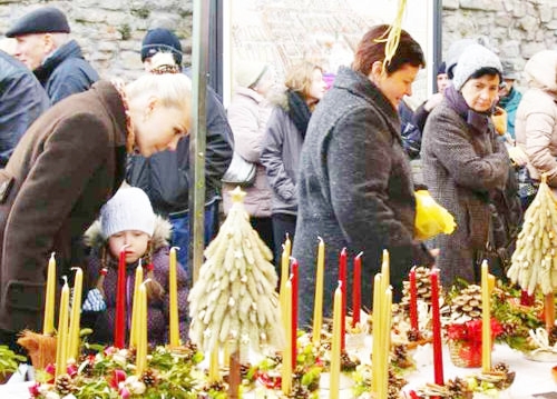 Jarmark bożonarodzeniowy na strzelińskim Rynku cieszy się dużym zainteresowaniem. W tym roku odbędzie się trzecia edycja tej imprezy (foto: archiwum)