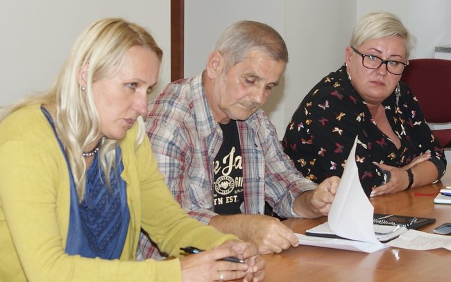 Od lewej: Magdalena Krupa, Zdzisław Rykała i Agnieszka Bugryn na posiedzeniu jednej z komisji wiązowskiej rady