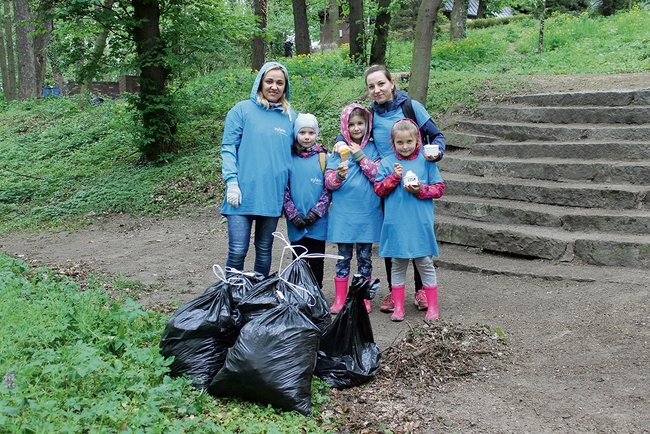 - Chciałyśmy pokazać dzieciom, że trzeba dbać o swoje środowisko – powiedziały Iwona Król (z prawej) i Ewelina Grzybek (z lewej)