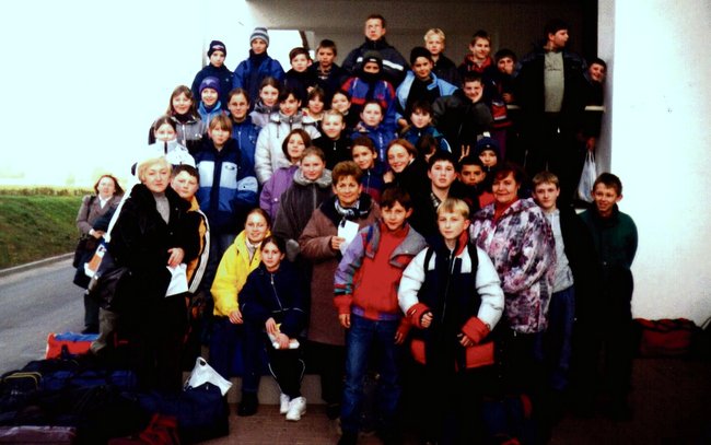 Rok 1998. Zielona szkoła w Dusznikach Zdroju. Wychowawcami byli: Józefa Wieczorek, Elżbieta Gomulnicka i Halina Wulkiewicz