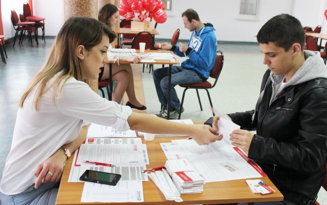 Rejestracja dawców odbywała się w szkolnej stołówce. Foto: CKZiU Ludów Polski