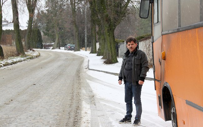 Kierowca wskazał główną drogę w Gęsińcu, której oblodzona nawierzchnia od lat stwarza największy problem