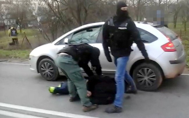 Sprawcy zostali ujęci i obezwładnieni po pościgu policyjnym. Foto: policja dolnośląska