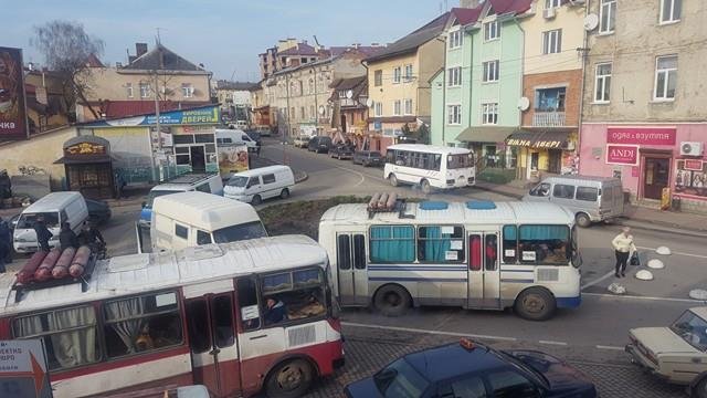 Na Ukrainie środki transportu publicznego zasilane są gazem LPG. Butle montowane są na dachu autobusów 