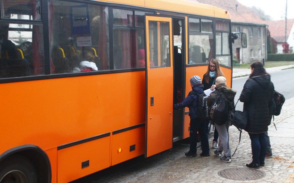 Oprócz przewozu dzieci do szkół podstawowych   i gimnazjum, gmina Kondratowice organizuje również transport do przedszkoli. Foto: archiwum