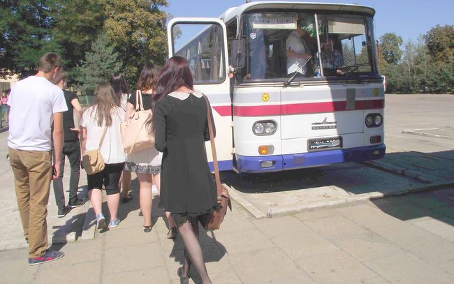 PKS Oława zlikwidował jedyny kurs w kierunku Białobrzezia (gmina Kondratowice). Młodzież została pozbawiona dojazdu do szkół