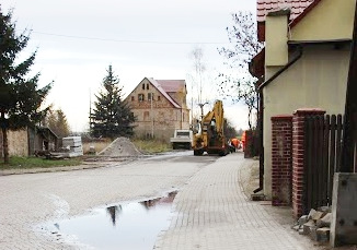 Chodnik przy ul. Słowiańskiej w Kondratowicach (fot. Dawid Butyński)