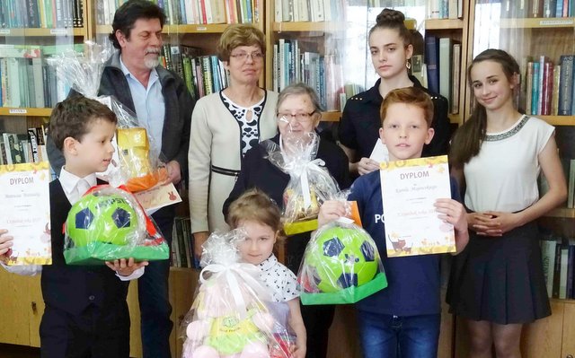 Gminna Biblioteka Publiczna w Prusach nagrodziła laureatów konkursu „Czytelnik roku”