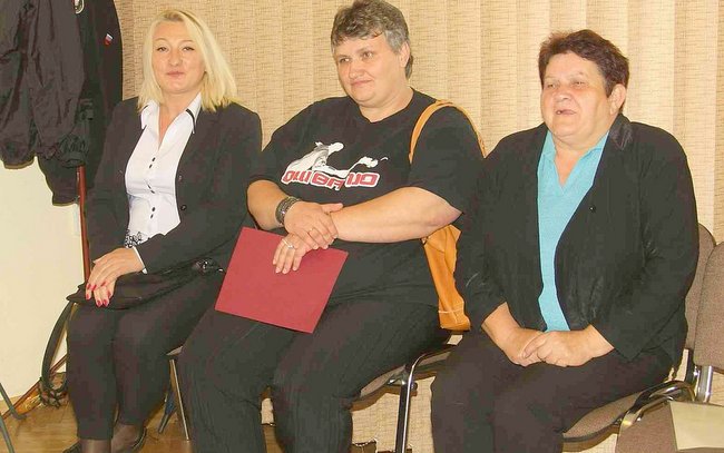 Panie z koła gospodyń poinformowały o sukcesie w konkursie KGW. Na zdjęciu od lewej: Krystyna Jędrzejewska, Dorota Śledziona i Stanisława Kordybacha