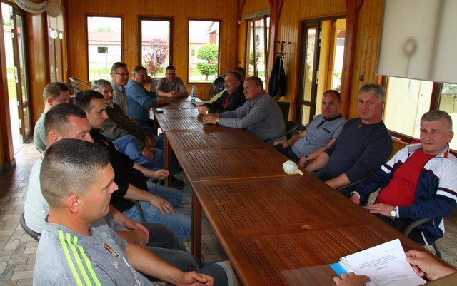 Na walne zebranie sprawozdawcze klubu piłkarskiego „Ognisko” Przeworno przyszło 14 działaczy