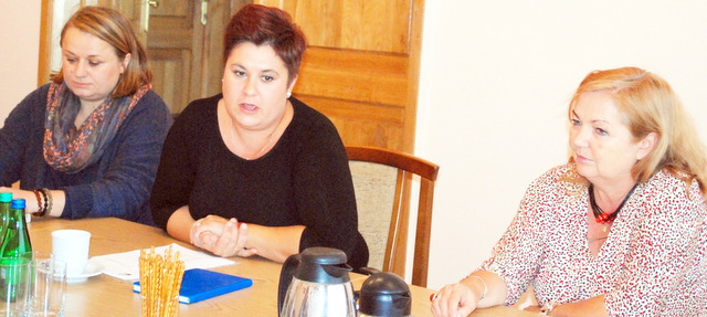 Na zdjęciu od prawej: wicedyrektor Elżbieta Zielińska i pedagog Joanna Lubecka z CKZiU w Strzelinie oraz pedagog Agata Ziółkowska z ZSO