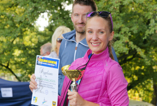 W Ząbkowicach bardzo dobrze pobiegła Magda Kozłowska. Z tyłu zwycięzca Strzelińskiej Dziesiątki sprzed roku Szymon Łukowicz