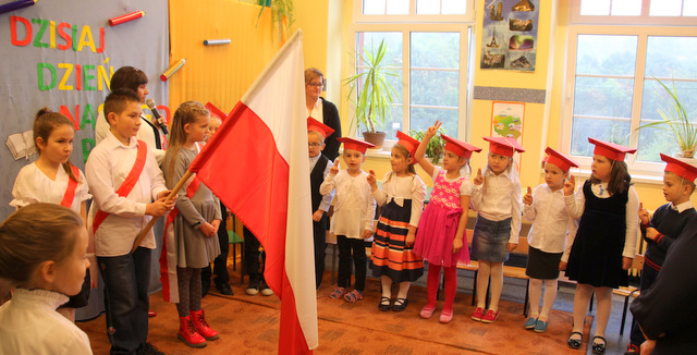 Pasowanie pierwszoklasistów w szkole w Żelowicach (fot. Dawid Butyński)