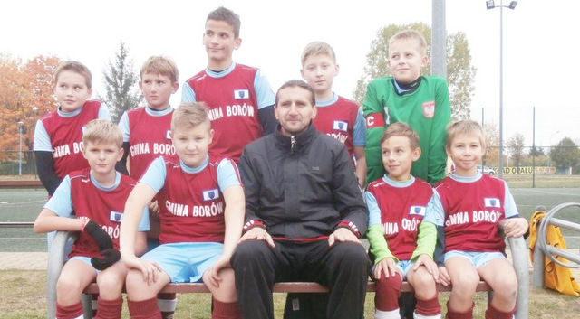  Młodzi piłkarze z Borowa