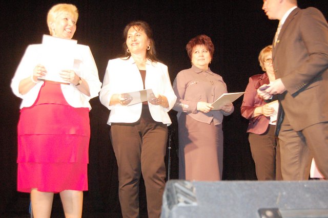 Wśród zasłużonych pracowników urzędu znalazły się m.in. (od lewej): Bożena Łyszkiewicz, Anna Koronkowska, Bogumiła Zalewska oraz Lidia Rusin