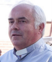 Ksiądz Krzysztof Romaniuk jest jednym z inicjatorów odrestaurowania kapliczki w Kondratowicach