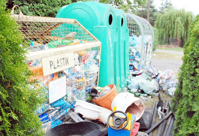 Czy tak ma wyglądać segregacja śmieci w Szczawinie