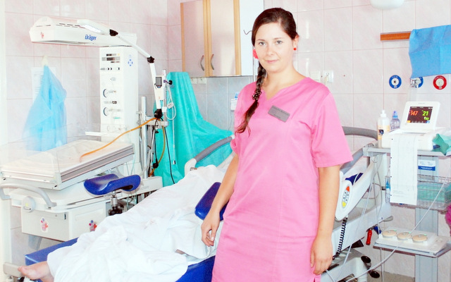 – Na naszym oddziale, jest wręcz jak w prywatnej klinice – potwierdza położna. - Pacjentka ma praktycznie swoją pielęgniarkę podczas porodu. To dla rodzącej duży komfort