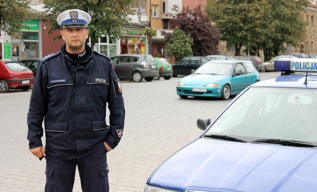 Asp. Krzysztof Szczepański, asystent RD KPP w Strzelinie, podkreśla, że kierowcy, pomimo posiadanych uprawnień, często nie znają przepisów
